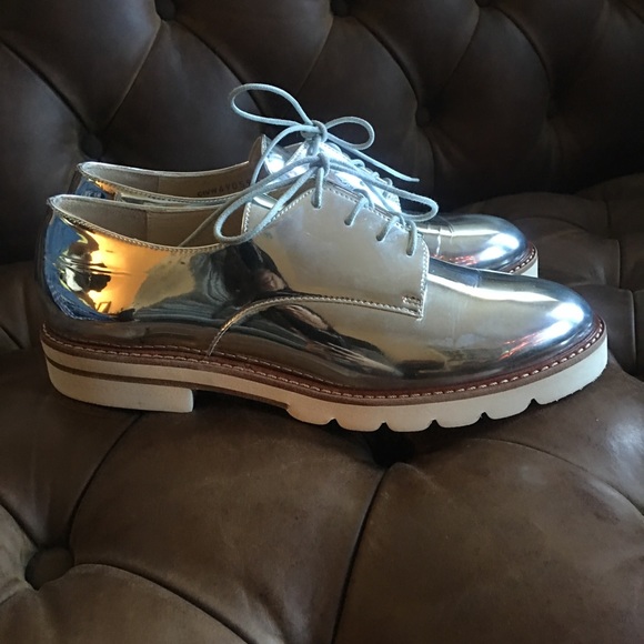 STUART WEITZMAN GLASS METRO METALLIC SILVER MIRROR BROGUES OXFORDS $645 - Picture 3 of 11